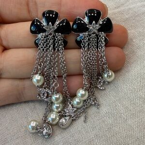 🤍🖤Chanel Black Enamel & Pearl Flower Earrings